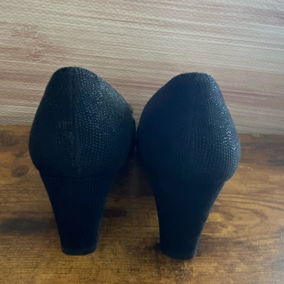 Stuart Weitzman Black Embossed Pum size 8 - Picture 8 of 10